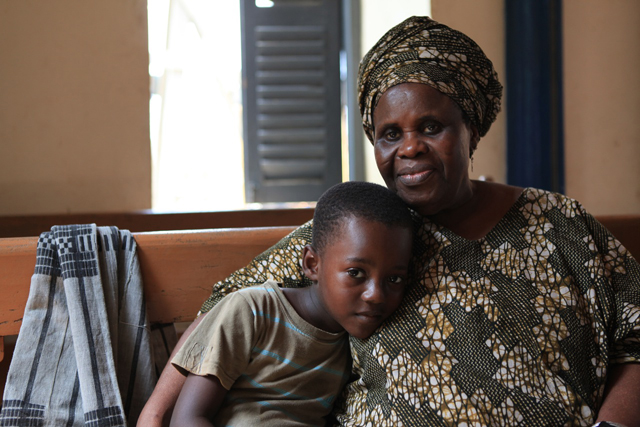 Ama-Ata-Aidoo-on-loaction-with-her-grandson